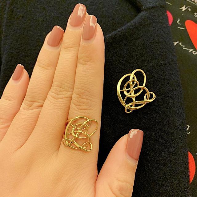 18K字母开口戒和同系列胸针